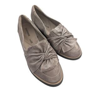 CLARKS COLLECTION! BURNISHED SILVER GENUINE LEATHER CRISS CROSS LOAFERS! SZ 9M